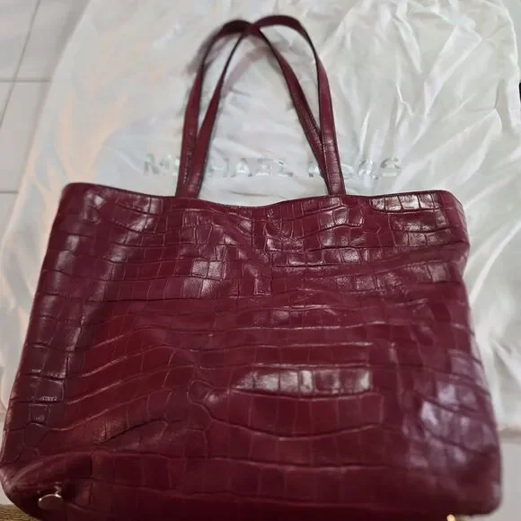 MICHAEL KORS MOTT MEDIUM SMOOTH LEATHER TOTE In Mulberry - Picture 5 of 13